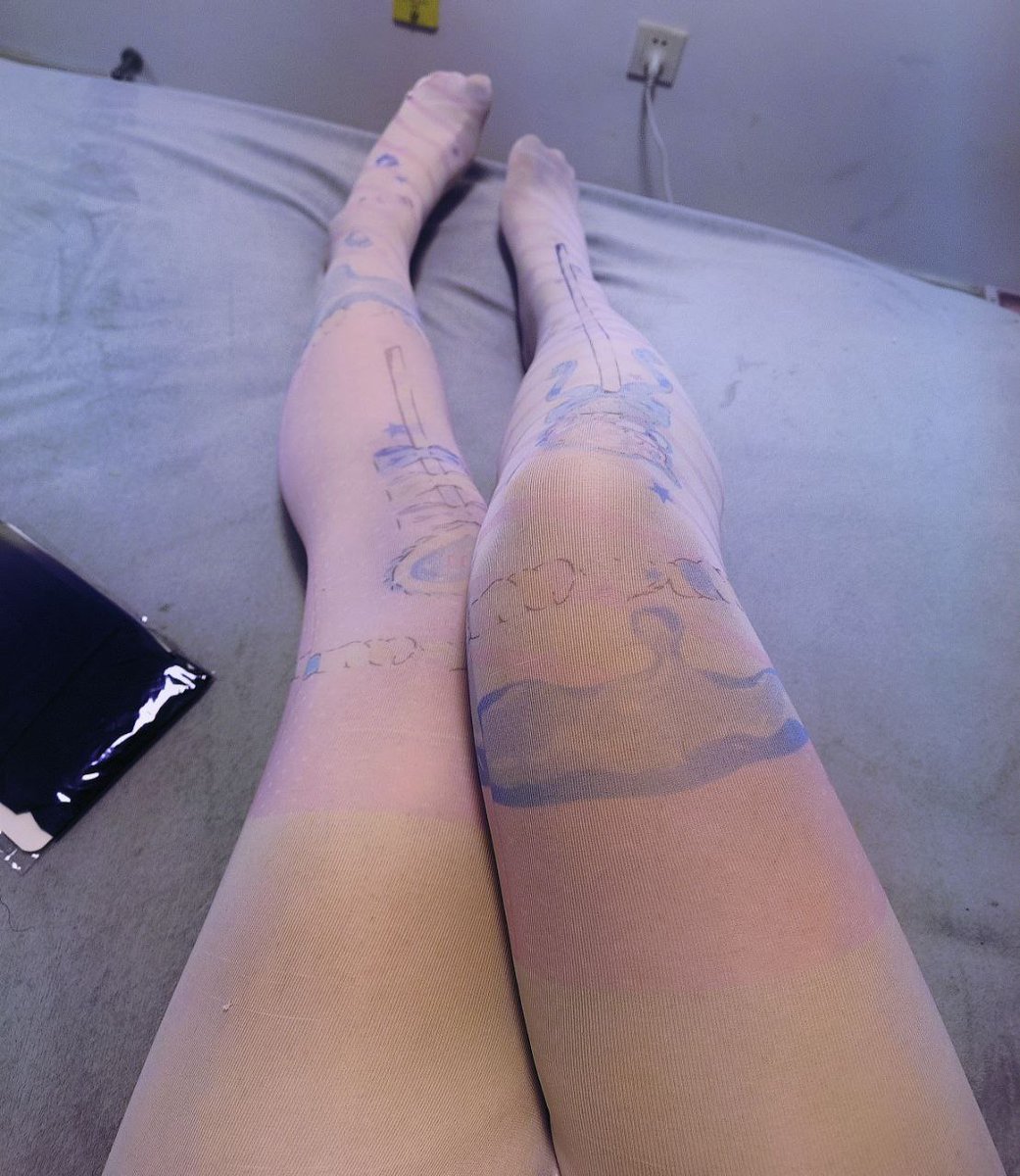 qweenbri's tweet photo. 接陪玩  ow  三角洲 英雄联盟  王者荣耀  
!没钱了…投喂一下或者点我陪玩qwq!投喂有图包 陪玩有情绪价值  投喂➕陪玩啥都有qwq #男娘 #伪娘 #白丝 #黑丝 #足控 #丝袜 #丝袜美腿 #腿控福利 https://t.co/TqivJSVheK