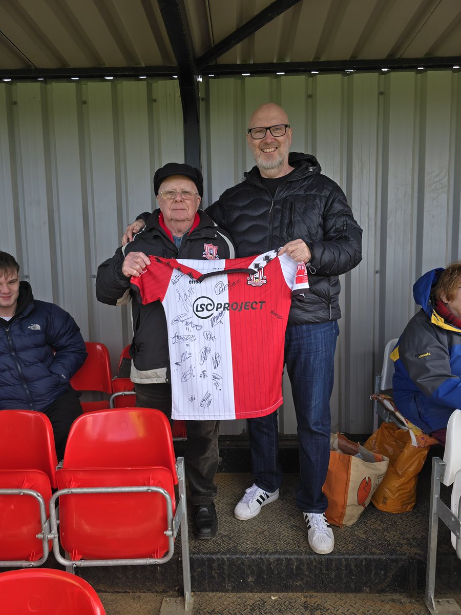 Everyone at Sholing wish Mike Simmons &amp; his wife, Pauline, all the very best for their move to Australia in March. Mike has been a key person behind the scenes at Sholing for years, a truly great club volunteer, everyone at the club would like to thank him for everything and he