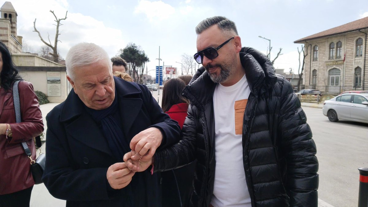 Odamız Yönetim Kurulu Başkanı Sezai Irmak ile Bulgaristan Edirne Başkonsolosu Radoslava Kafedzhiyska, 1 Mart tarihinde vatandaşlarımıza marteniçka dağıtarak baharın gelişini simgesel bir etkinlikle kutladı.

Edirne halkına marteniçka hediye eden Başkonsolos Kafedzhiyska ve