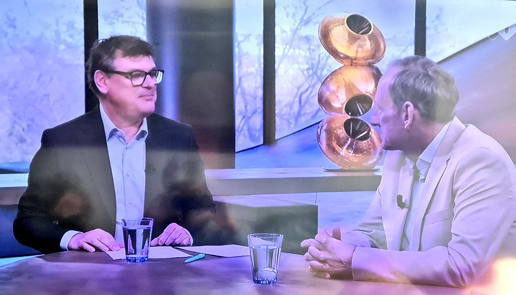 Volgens Mart de Kruif kan de VS  met "boots on the ground" Iran niet veroveren maar Rusland kan dat wel in west Europa. Tja ...... 
#buitenhof