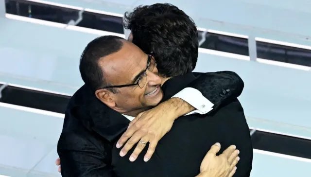 Carlo Conti: “Felice dei risultati. Sono felice che quando ho detto no all’azienda per il 2027, ho chiesto proprio io - fortemente - di fare in video questo passaggio di testimone con Stefano De Martino”

#Sanremo2026 #Sanremo2027