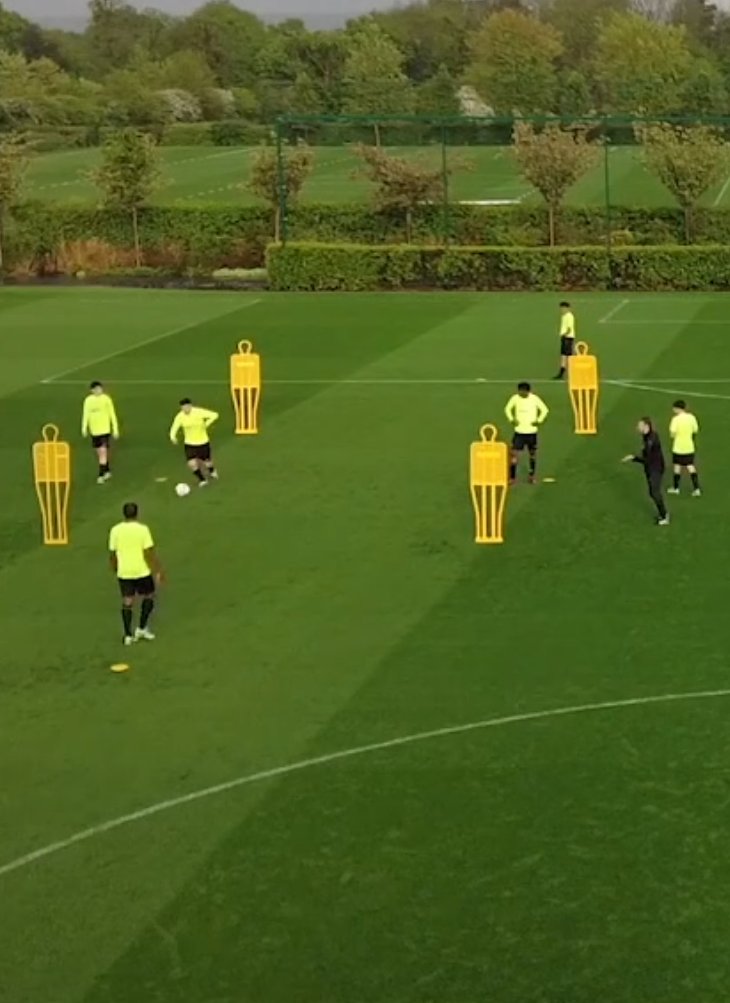 CoachEmilson's tweet photo. I saw todays Pass &amp; Receive #sundayshare a couple of years ago and really liked it. It´s originally taken from Tottenham U16 coach Joe Staunton and focuses heavily on passing/receiving/movement/body position and is perfect for fast moving CM's.

@SundayShare10 #grassrootscoaching https://t.co/yhKy91EQ97