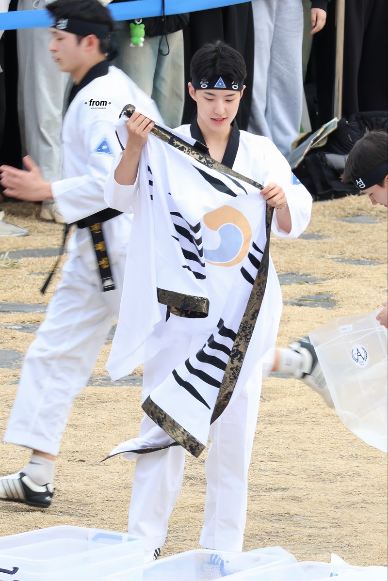 260301 삼일절 행사 육군태권도시범단

도복 너무 좋다..태권소년..🥋❤️

#SEVENTEEN #세븐틴 #HOSHI 
#ホシ #权顺荣 #권순영 #호시