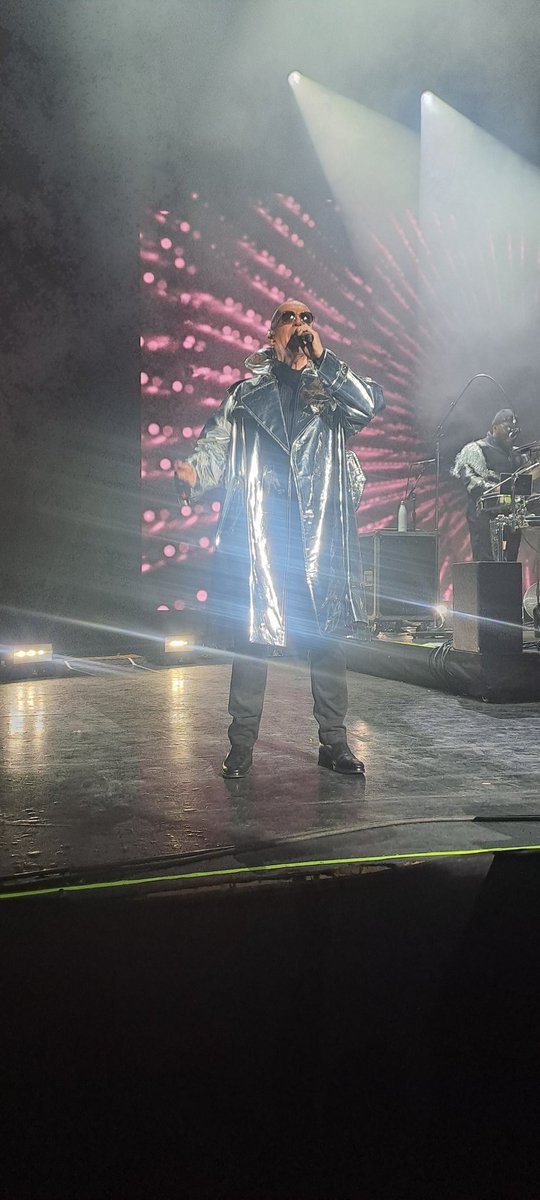 marcyantofa's tweet photo. Cómo se supera esto? #PetShopBoys 💜💜💜 https://t.co/iQ1iU3oRMR