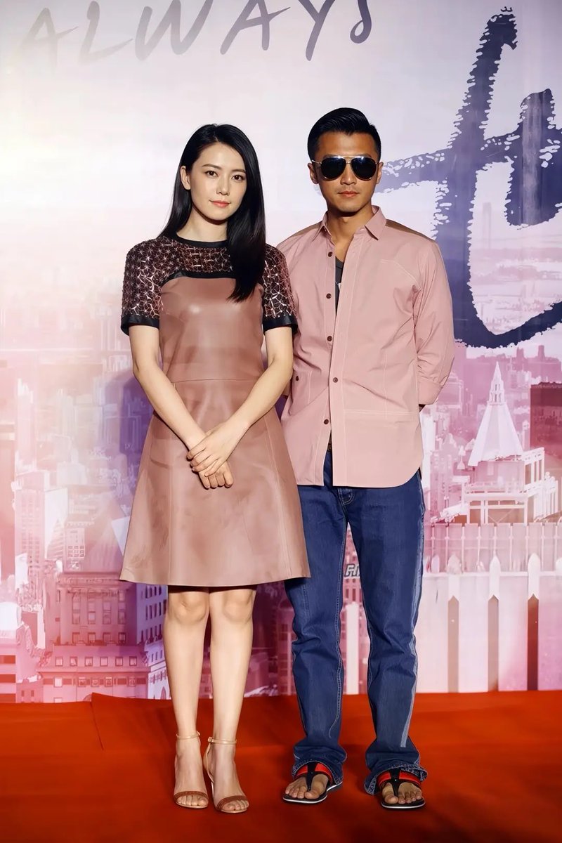 高圆圆  谢霆锋

一个是京圈女神的淡然，一个是港风浪子的叛逆。谢霆锋那时候还不太爱打扮，现在收拾收拾变国民男神了。 https://t.co/rsHStgiGVE
