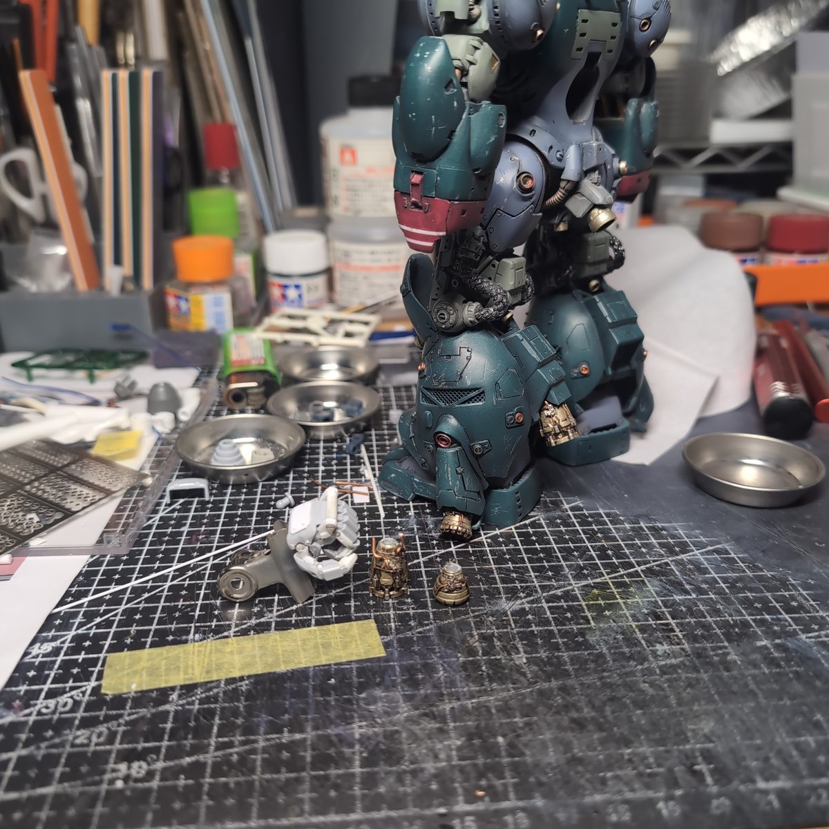 遅々として全く進まない💦前回のポストより10日以上経つのに左手1個、バーニア4個って(⁠;⁠ŏ⁠﹏⁠ŏ⁠)
早く冬よ終わってくれーい.⁠·⁠´⁠¯⁠`⁠(⁠>⁠▂⁠<⁠)⁠´⁠¯⁠`⁠·⁠.仕事に８割時間と気力を持っていかれて自分時間が全くないಥ⁠_⁠ಥ