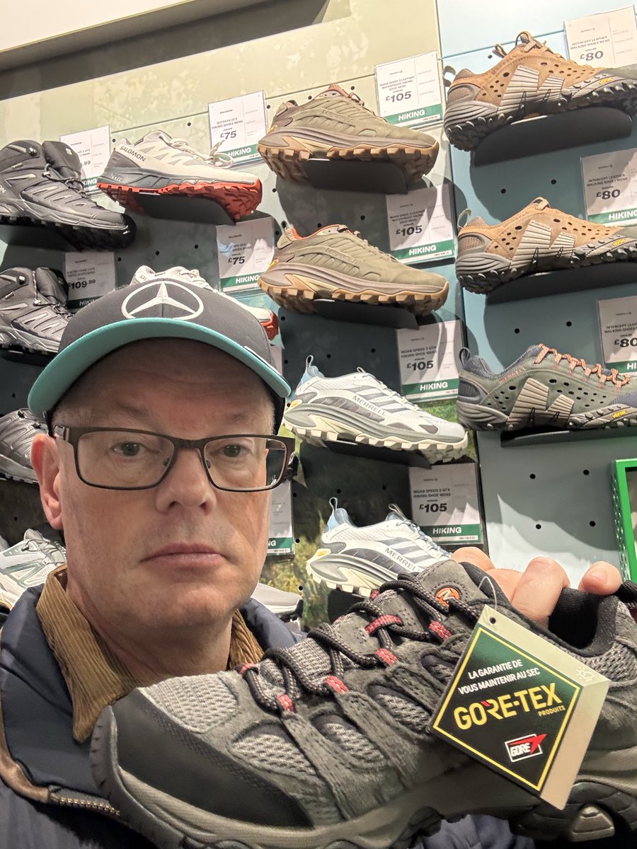 DeakinAndrew's tweet photo. @SportsDirectUK . Cannot get served shoes at Fosse Park. Tried to talk to staff ! Gave up! The shop is quiet https://t.co/KgJCwwIXa4