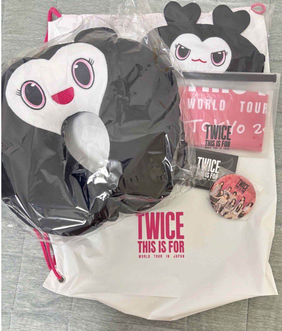 twiceのアップグレード特典買取したい方いませんか？ 親と行ったので1