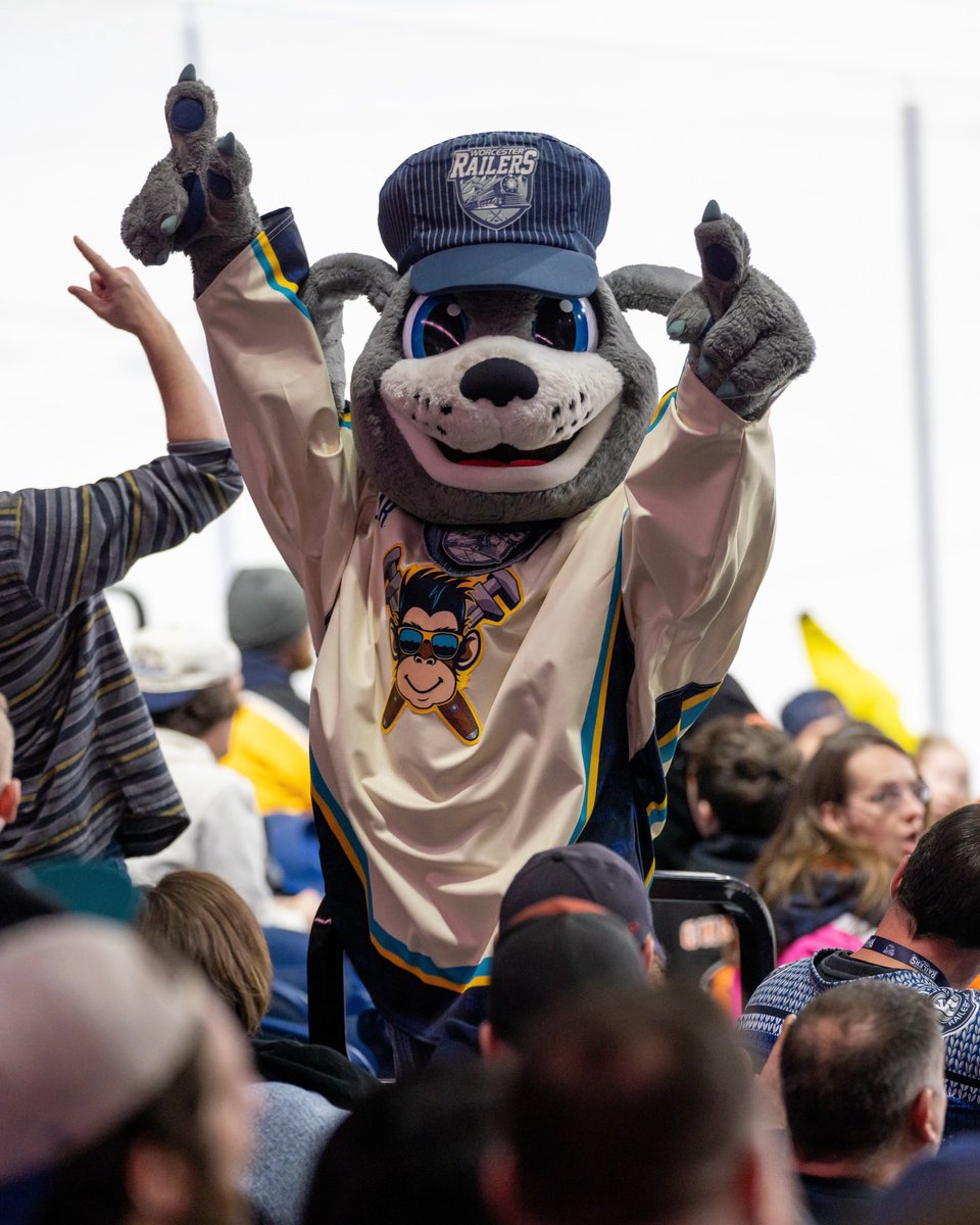 DCU Center tweet media