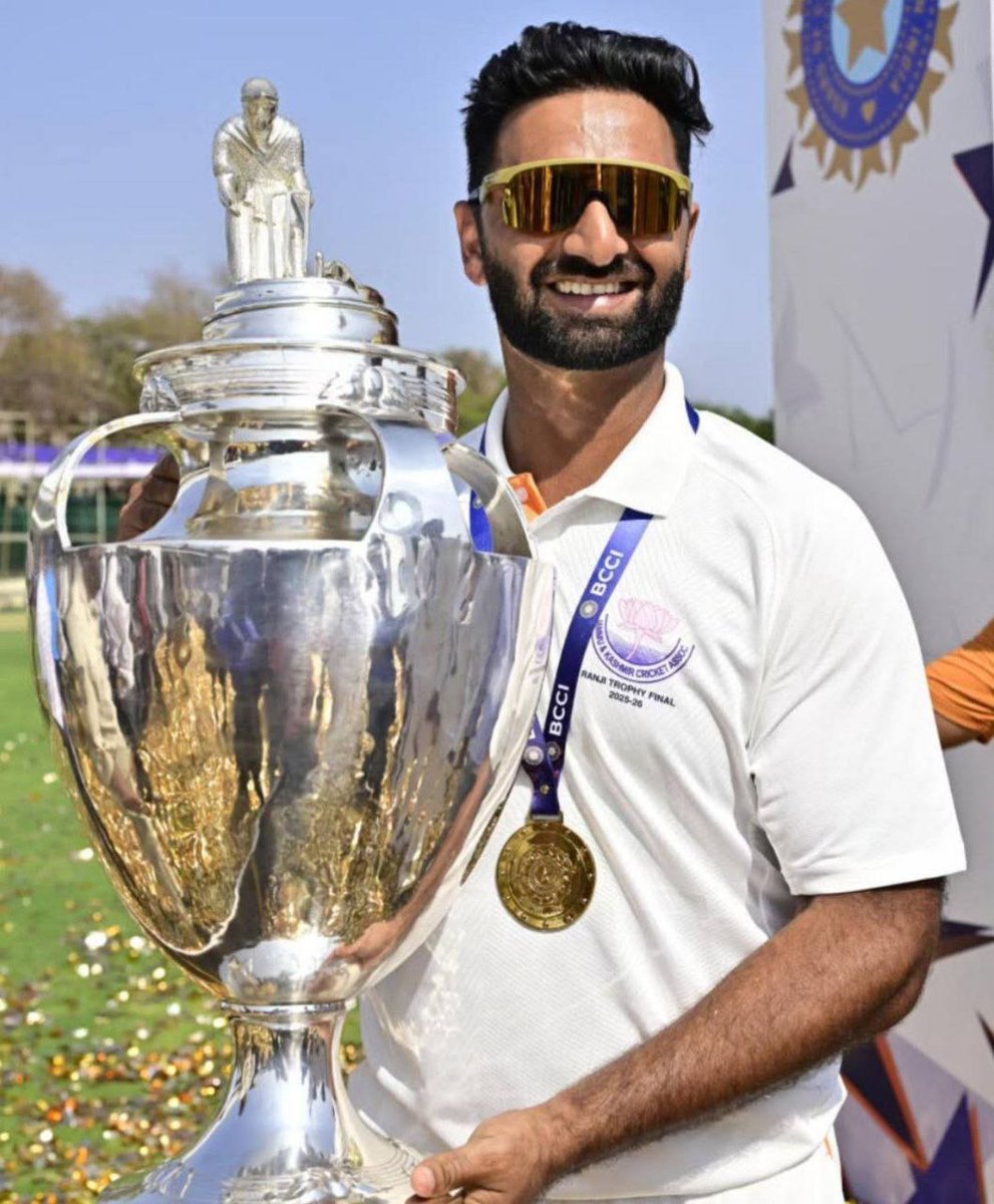 AUQIB NABI WITH RANJI TROPHY 🏆
#ranjitrophy2026