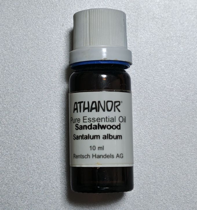 意識が飛ぶほど、大好きな香り。
【Sandalwood】
この香りに包まれている時は、無敵の癒やしタイム🌿✨

皆さんの「一番好きな香り」は何ですか？
#白檀 #アロマ #あすきの日