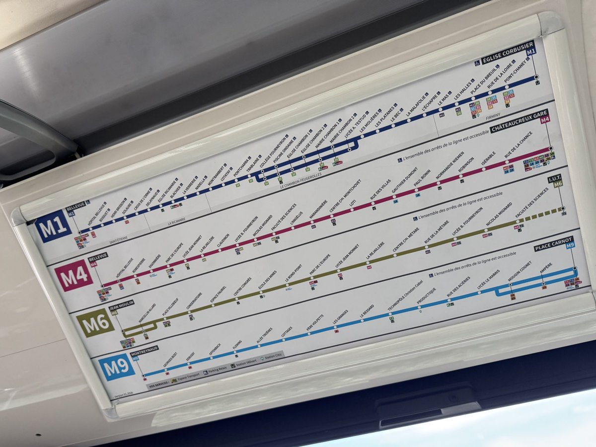 tc_du_42's tweet photo. @ExpRoissy_IDFM Au lieu de mettre des plans de lignes très petits et illisibles, vous auriez dû les fusionner comme sur la photo (réseau STAS à Saint-Étienne) https://t.co/Wr2UnbekLv