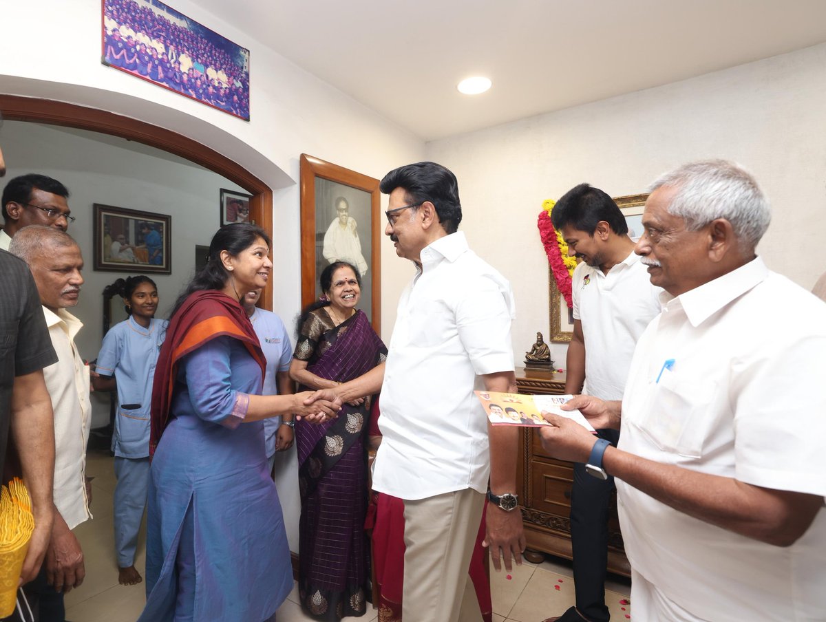 மாண்புமிகு முதலமைச்சர் - கழகத் தலைவர் அண்ணன் திரு. <a href="/mkstalin/">M.K.Stalin - தமிழ்நாட்டை தலைகுனிய விடமாட்டேன்</a> அவர்கள், சிஐடி காலனியில் உள்ள எங்கள் இல்லத்திற்கு வருகை புரிந்து அம்மாவிடம் பிறந்தநாள் வாழ்த்துப் பெற்றார்.