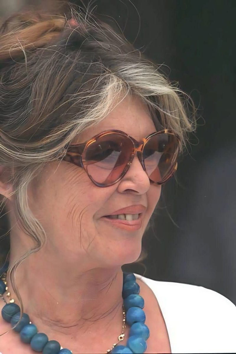 Loovenelle's tweet photo. #Cesars2026 #Honte #BrigitteBardot huée..
Comme elle avait raison :

«Je suis arrivée dans le cinéma au bon moment en balayant tous les interdits et je l’ai quitté au bon moment lorsqu’il s’est cassé la gueule pour devenir minable.»

— À Paris Match, le 15 juillet 2024. https://t.co/7gWMTeILcn