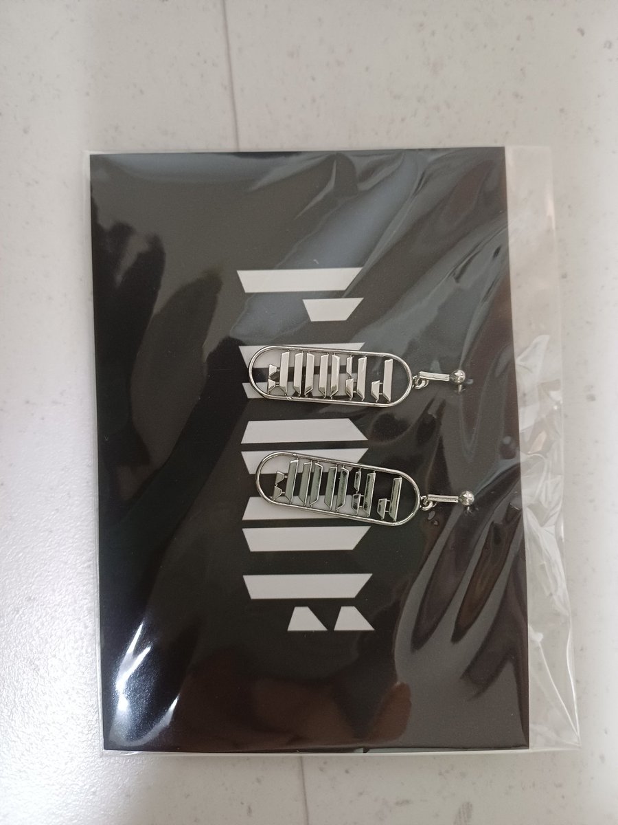 wbdodgeoeo's tweet photo. BTS PROOF EARINGS 미착용새상품
7000won DM please https://t.co/MKwaXt7nV9
