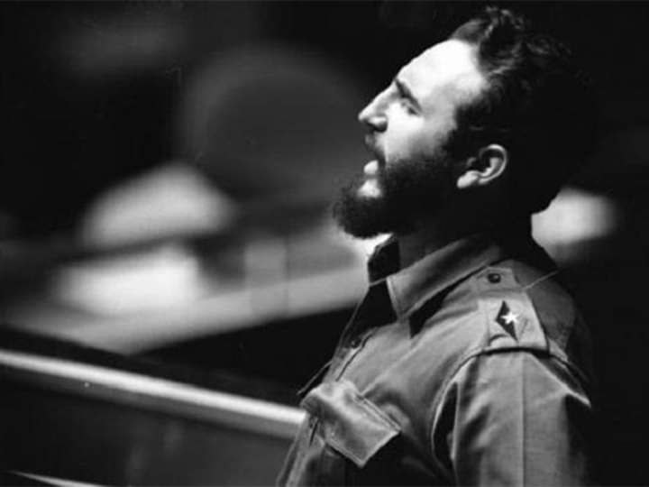 RadioGranma's tweet photo. #FidelPorSiempre (1979)| "Basta ya de la ilusión de que los problemas del mundo se pueden resolver con armas nucleares. Las bombas podrán matar a los hambrientos, a los enfermos, a los ignorantes, pero no pueden matar el hambre, las enfermedades, la ignorancia."

#100AñosConFidel https://t.co/CnTBqkA3Xz