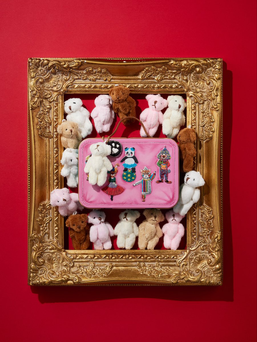 手刺繍ブローチがモチーフとなった『トランク缶』は、銀座三越でのpop