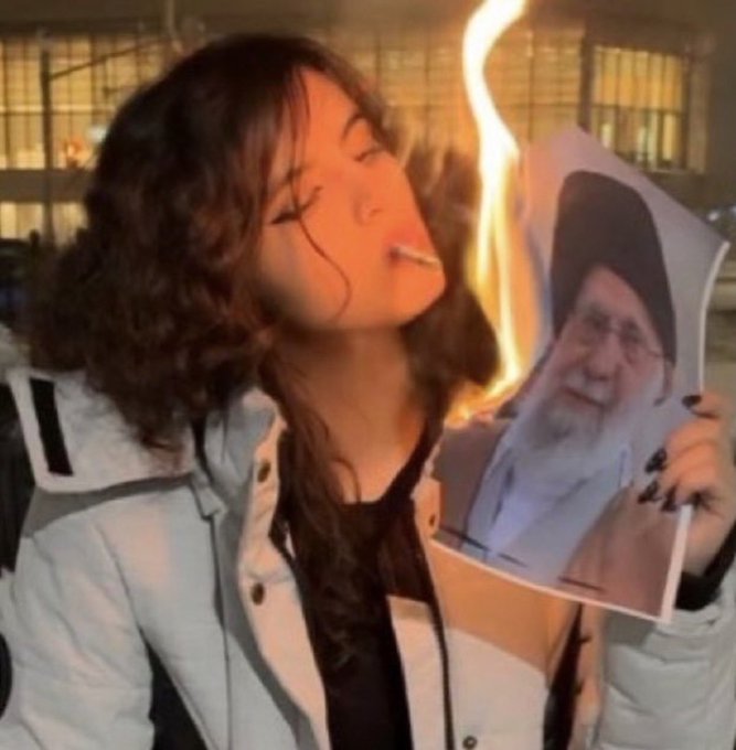 <a href="/goldi/">Fabian Goldmann</a> Beeindruckend wie Du jede Chance der Manipuatuon aufgreifst
Professionel aber moralisch verkommen

1. Infos nur von iranischen Medien
2. Seltsame Videos zusammenhangslos
Evtl Gebäude getroffen aber dort keine Mädchen getötet
3. Schule unter Militärverwaltung der IRGC