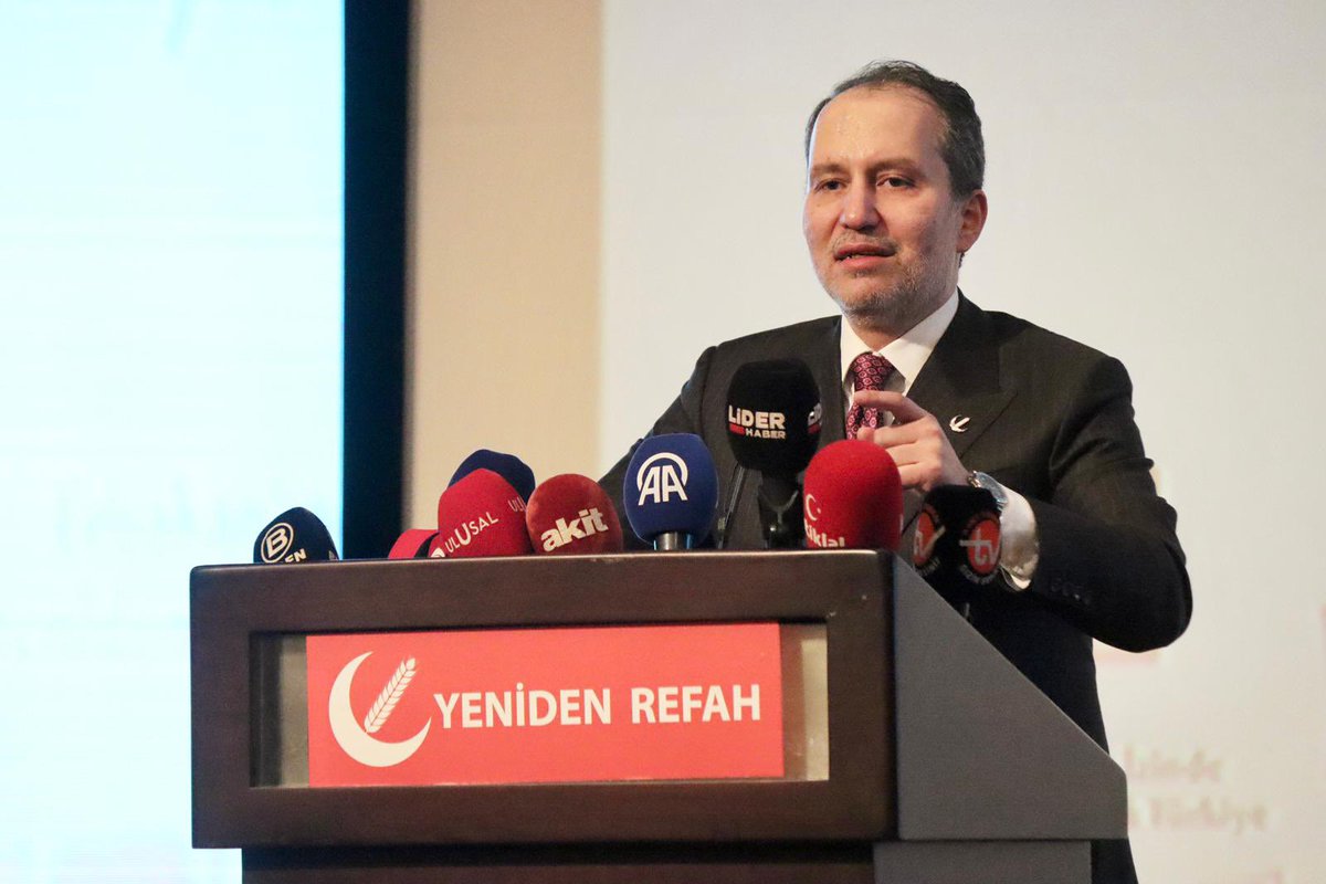 MehmedAltinoz's tweet photo. ERBAKAN HOCAMIZIN İZİNDE, AYNI SOFRADA BULUŞTUK

​Dün akşam İstanbul’da, Ramazan-ı Şerif’in bereketini paylaşırken aynı zamanda ömrünü "Yeniden Büyük Türkiye" idealine vakfeden Merhum Liderimiz Prof. Dr. Necmettin Erbakan Hocamızı vefat yıl dönümünde rahmet, minnet ve dinmeyen bir özlemle yad ettik.

​Genel Başkanımız Sayın Dr. Fatih Erbakan’ın teşrifleri ve pek çok siyasi parti genel başkanının katılımıyla gerçekleşen iftar soframız; Hocamızın birleştirici gücünün ve nezaket siyasetinin en güzel tezahürü olmuştur.

​Bizim için Erbakan Hocamız ve Milli Görüş; sadece bir lider ve dava değil, sarsılmaz bir iman ve insanlığın kurtuluş reçetesidir. O’nun açtığı kutlu yolda, davasına olan tam inancımızla ve Milli Görüş sancağını en yükseğe taşıma azmimizle yürümeye devam ediyoruz.

​Bu anlamlı akşamda bizleri yalnız bırakmayan tüm misafirlerimize teşekkür ediyor, Hocamıza Allah’tan rahmet diliyorum.

Mekanı cennet, makamı âli olsun.

​Mehmet ALTINÖZ Yeniden Refah Partisi Genel Sekreteri

#Erbakan #NecmettinErbakan #MilliGörüş #Ramazan #İftar