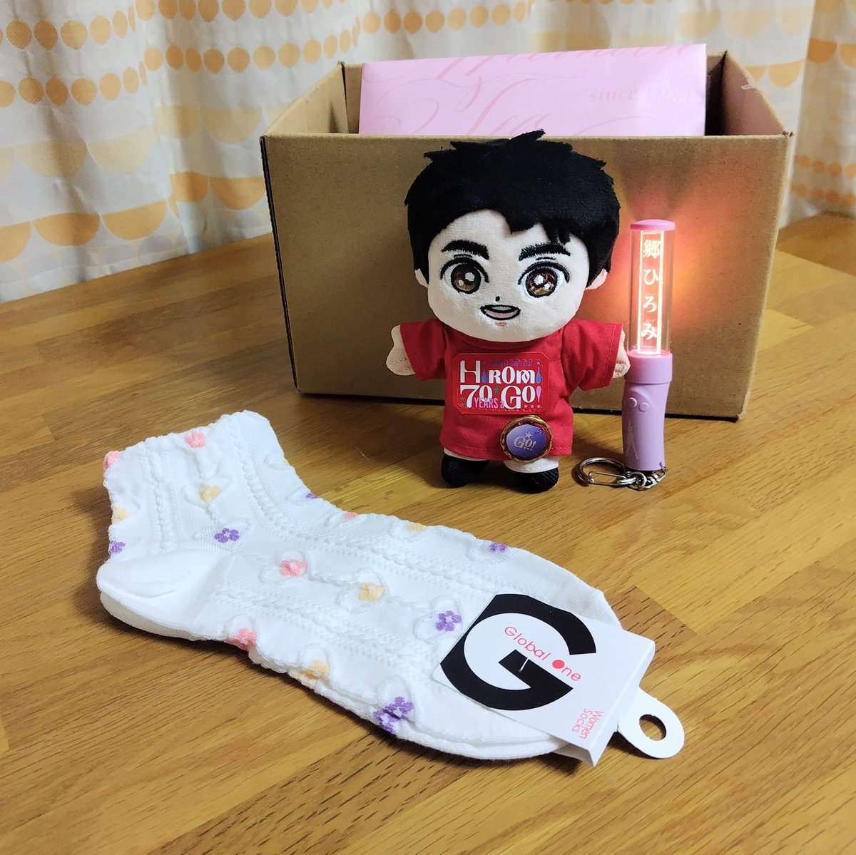 YUKKO75395025's tweet photo. 🧦可愛い靴下見~つけた🤣先日の事、久しぶりのGO友さんと🍴ランチへ。お互い👑ひろみ愛を語る語る語る(笑)、GO談義は尽きず。愛は語るも、🎤初日は落選💦
#郷ひろみファン
#Gに目が行く?
#GlobalOne(トリエ京王調布・コトモノマルシェ) https://t.co/etKKhSNi35