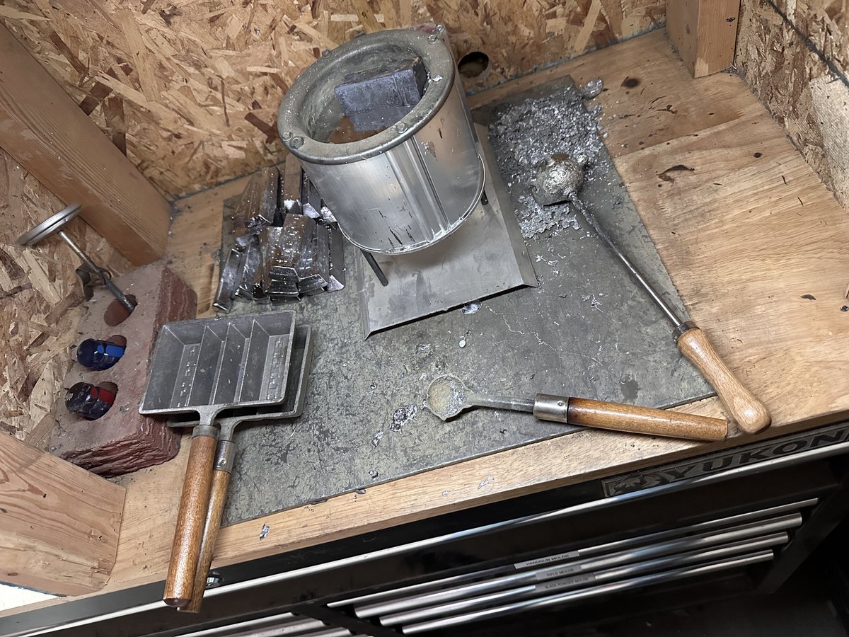 Gmfh_mod's tweet photo. Cleaned / fluxed about 40 lbs of scrap lead yesterday. Ready for production pots, soon to be bullets. https://t.co/wYe2n7xxKD