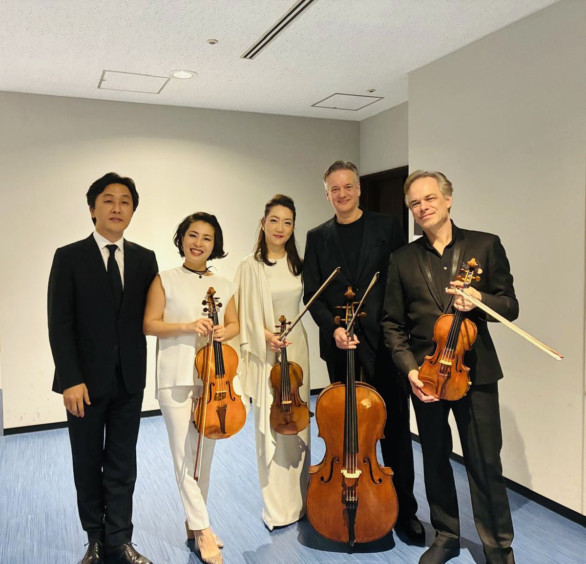 imfn_PR's tweet photo. \フォーレ室内楽全曲マラソンコンサート🎶/

🎼ピアノ五重奏曲第2番 ハ短調 Op. 115

🏃ベンジャミン・シュミット(Vn)、諏訪内晶子(Vn)、赤坂智子(Va)、イェンス=ペーター・マインツ(Vc)、ソン・ミンス(Pf)

フォーレと共に名手たちに紡がれた音のマラソン完走❗️ありがとうございました✨ https://t.co/qkAqEuc223
