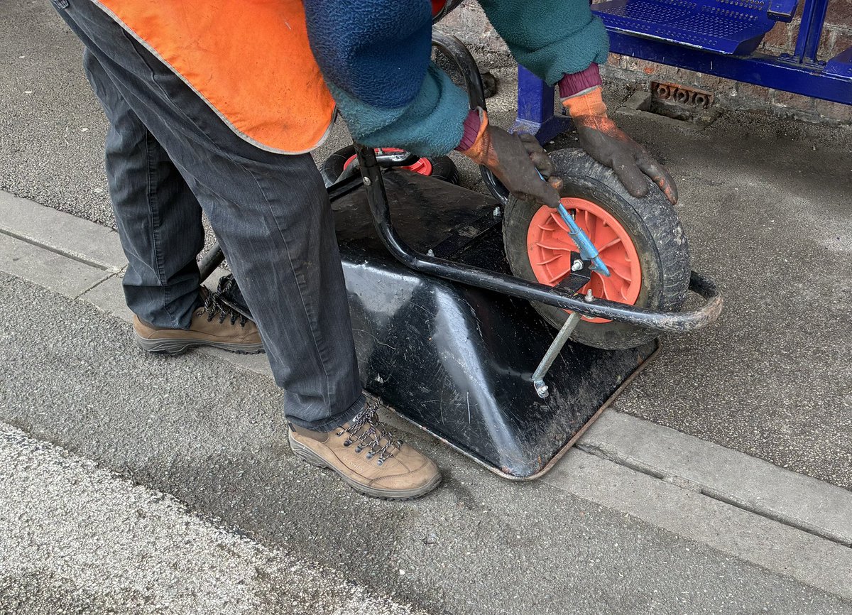 FoRoseHillStation tweet media