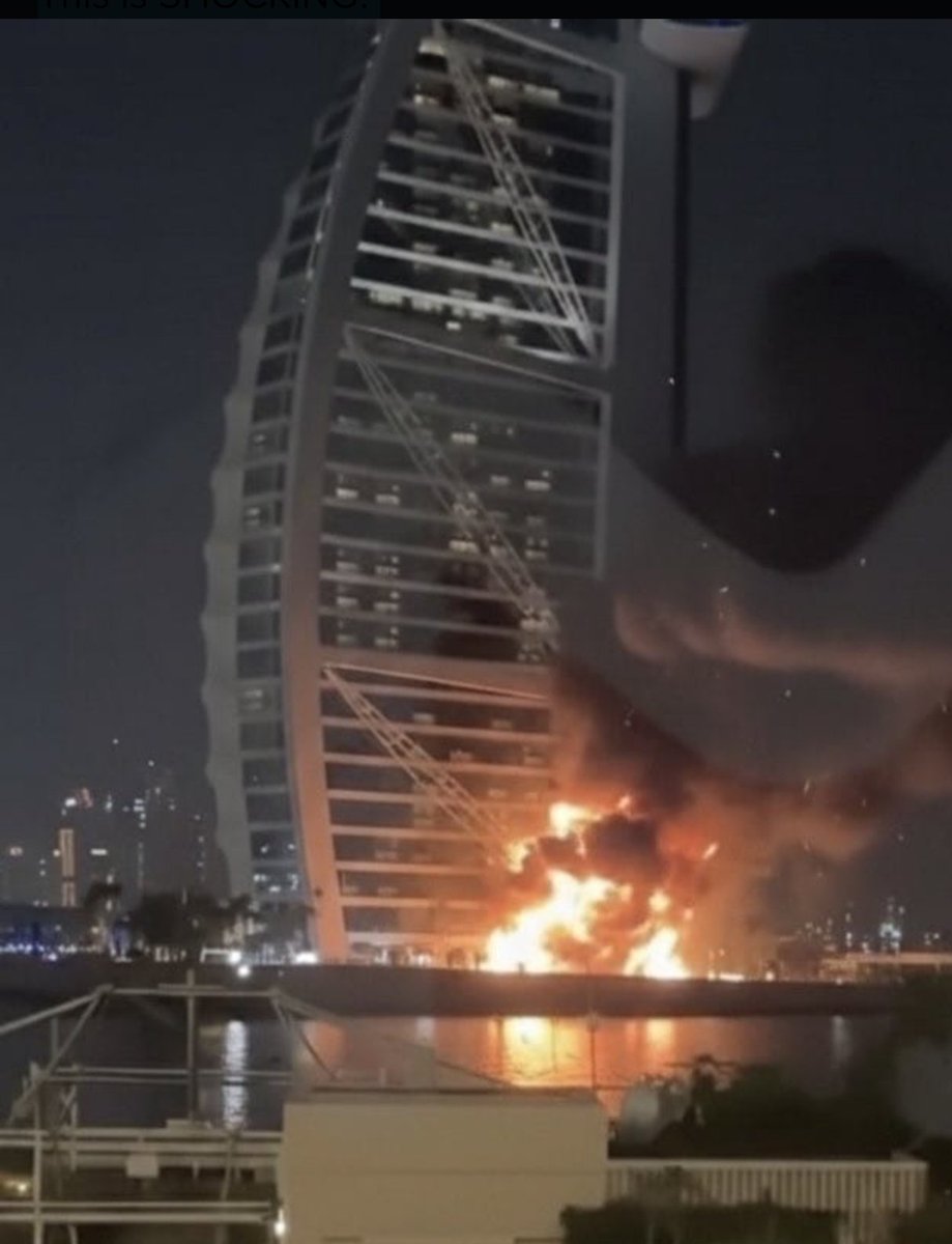 Who0G's tweet photo. This is SHOCKING.
Iranian drone just struck the World’s most famous and only 7 star hotel Burj Al Arab in dubai, UAE.
It’s reportedly on fire now.

#Iran #iranvsisreal #CryptoMarket #Khamenei https://t.co/23QQ4H6Dfd