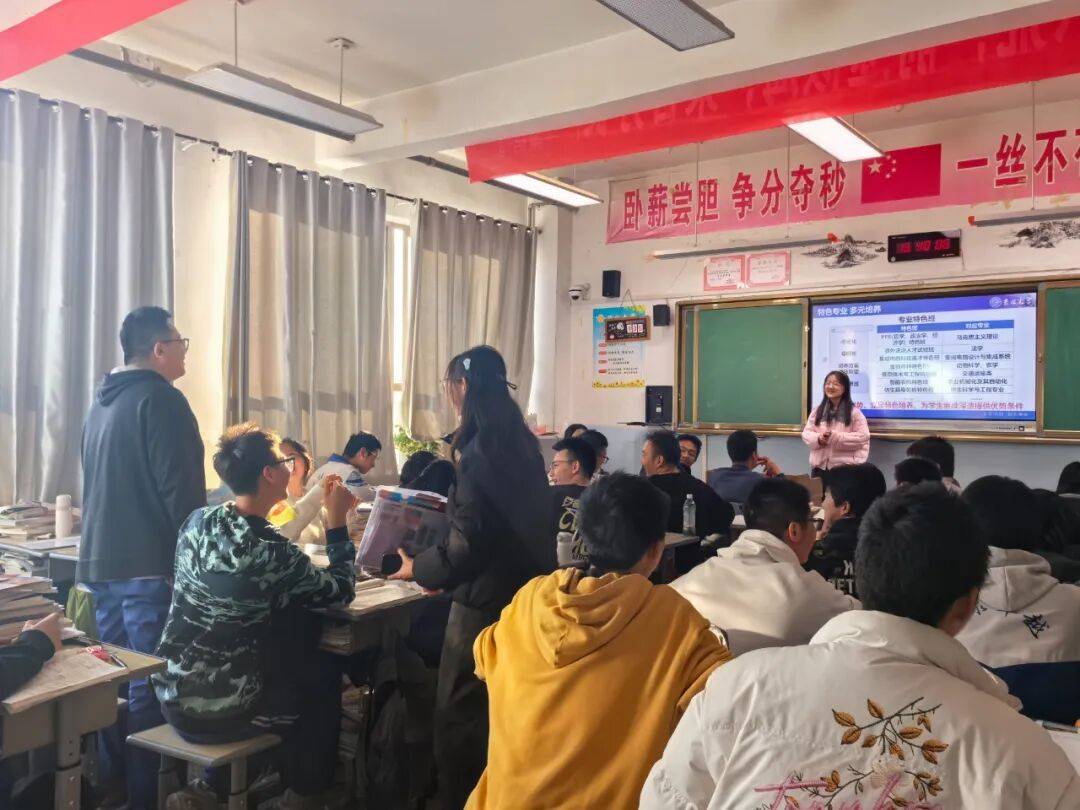 manan1090's tweet image. Thrilled to share our [主题，如：AI in Education] workshop! Learned practical tools, connected with peers, and left inspired. Big thanks to speakers u0026 organizers—game-changing insights!  #ProfessionalDevelopment #WorkshopVibes