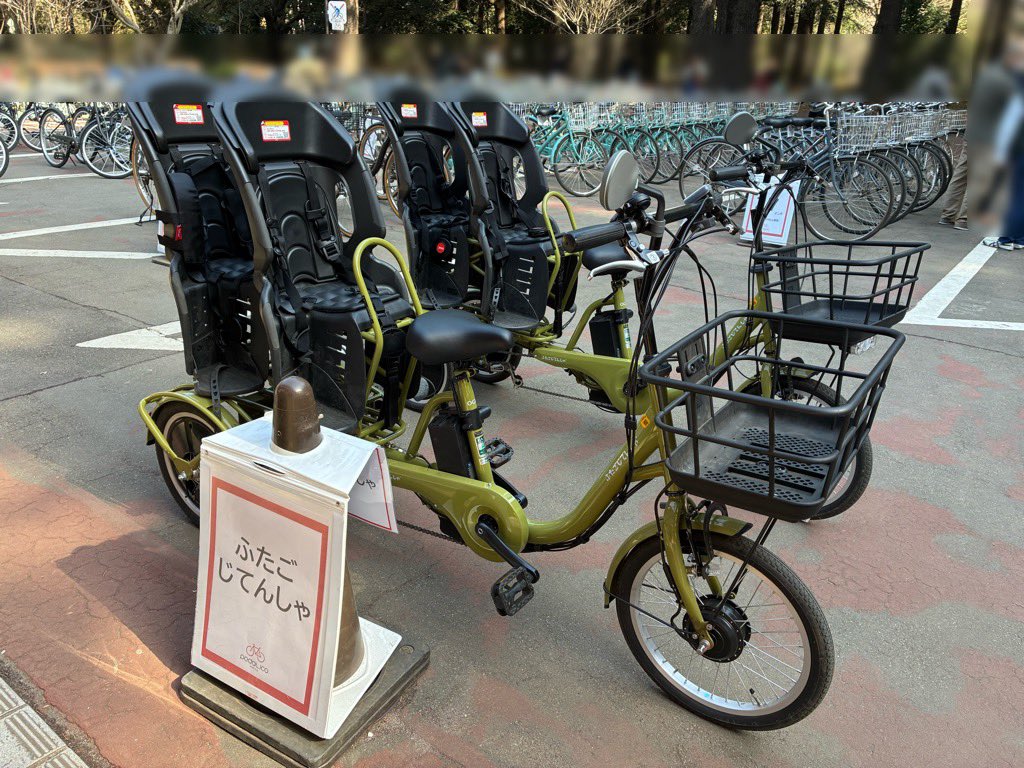 esron2854's tweet photo. 代々木公園

年末にリニューアルしたサイクリンセンターへ行ったらレンタル自転車が新しくなってた。
ふたご自転車なんてものもあってもしも子供がふたごだったら絶対乗ってた。

代々木公園は今年秋に工事終わって噴水広場でミストが出たり子供が水遊びできるらしい！ https://t.co/XusDk6DueL