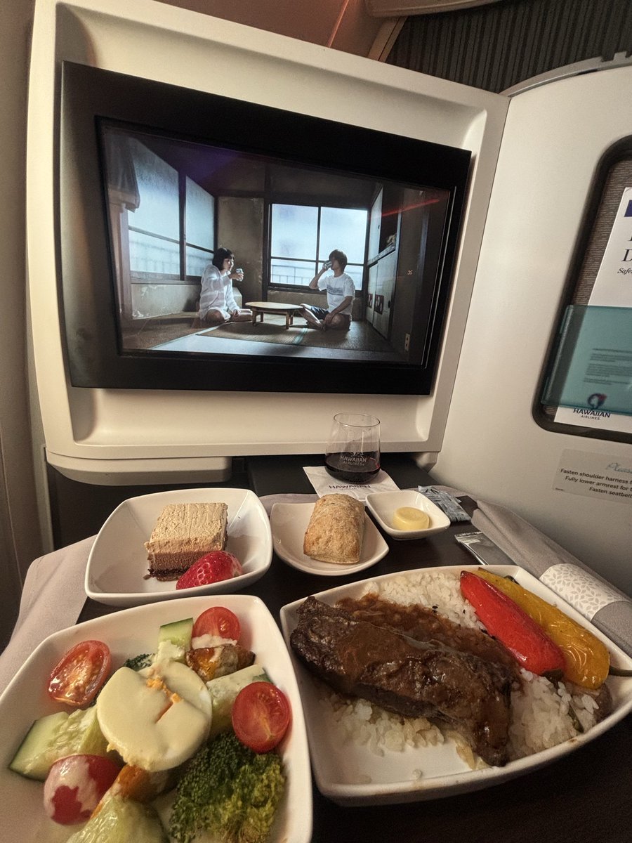 gocciag147777's tweet image. ⭕️V&amp;amp;V: SEA✈︎HNL/ HA🌺841❹機内食🍽️

・ドリンク🈂️後、機内食は🐄Beefを頂きました〜
・「アンダーニンジャ🥷」を流し見しながら😋

#機内食
#HA
#アンダーニンジャ