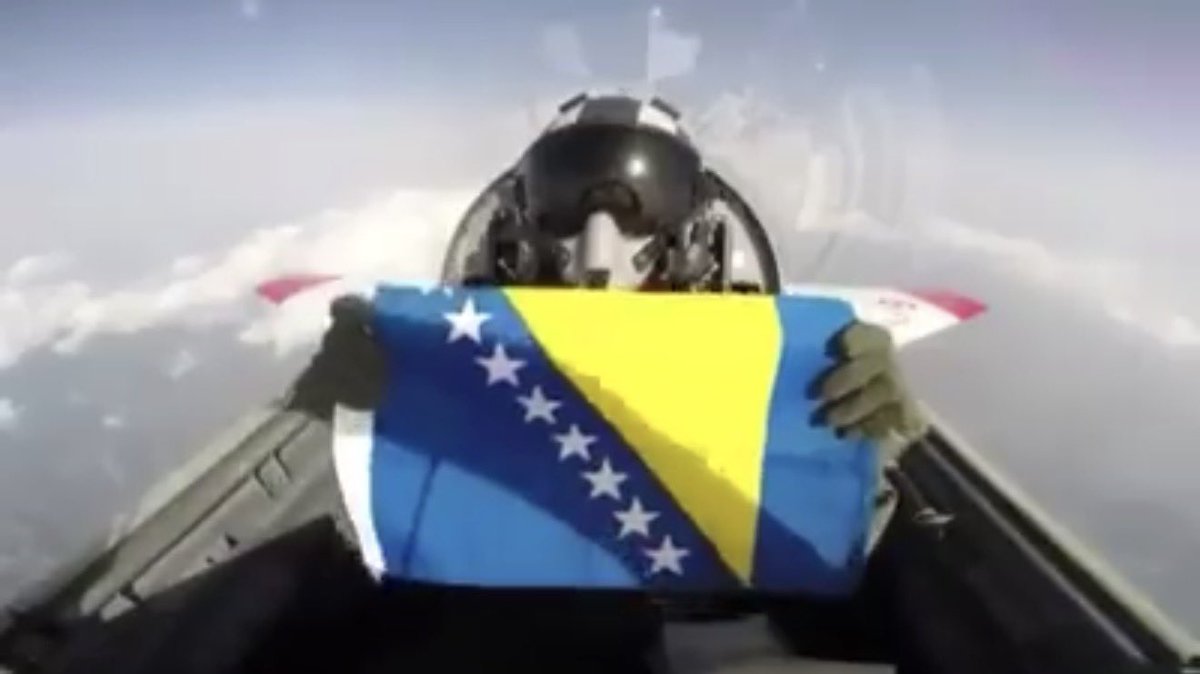 BhLive's tweet photo. Happy Independence Day, Bosnia-Herzegovina 🇧🇦⚜️

#TBT to this Turkish fighter pilot raising the #BIH flag mid-flight. Unreal!🔥 https://t.co/zecoe2vas7
