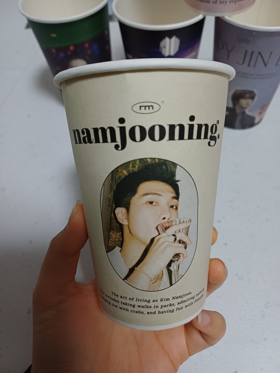 wbdodgeoeo's tweet photo. BTS BIRTHDAY CAFE CUP GOODS 
total 6000원 DM please https://t.co/opAOeqT75o