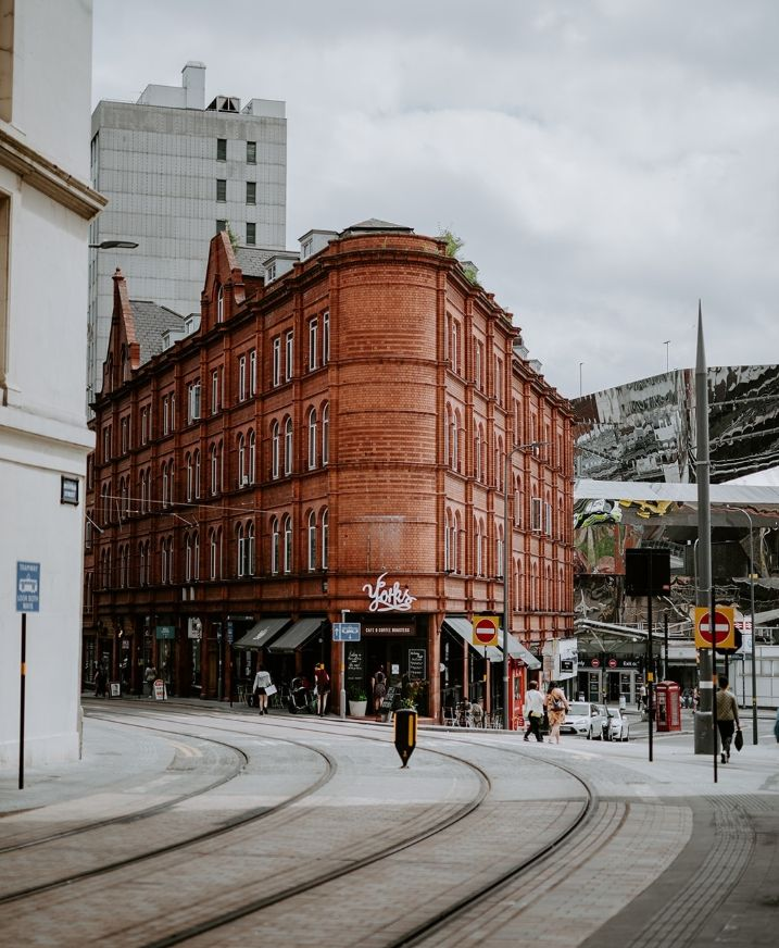 brumdispatch's tweet photo. 🧵Less than 12 months after opening, Yorks cafe closed its 100-seater Paradise development branch. 
A sign in the window read: "Dear Customers. We are having to close while we resolve a few issues. More announcements to follow."  
No announcement followed. 
 📸:Insta https://t.co/cQMUB3CFnD