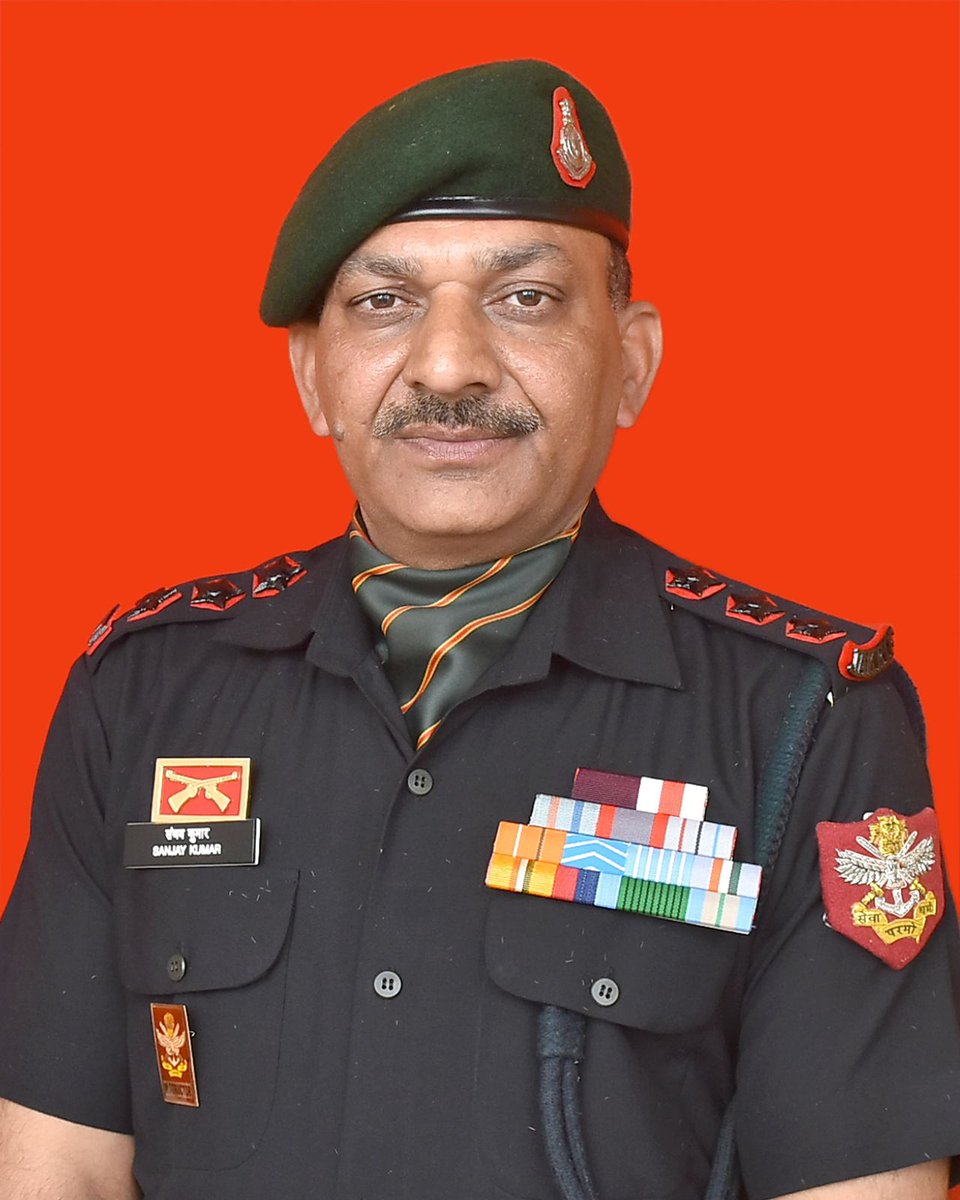 jai_samota's tweet photo. The last serving Param Vir Chakra awardee Subedar Major/Honorary Captain Sanjay Kumar, PVC of the Indian Army retires! https://t.co/qfejQTRqCO