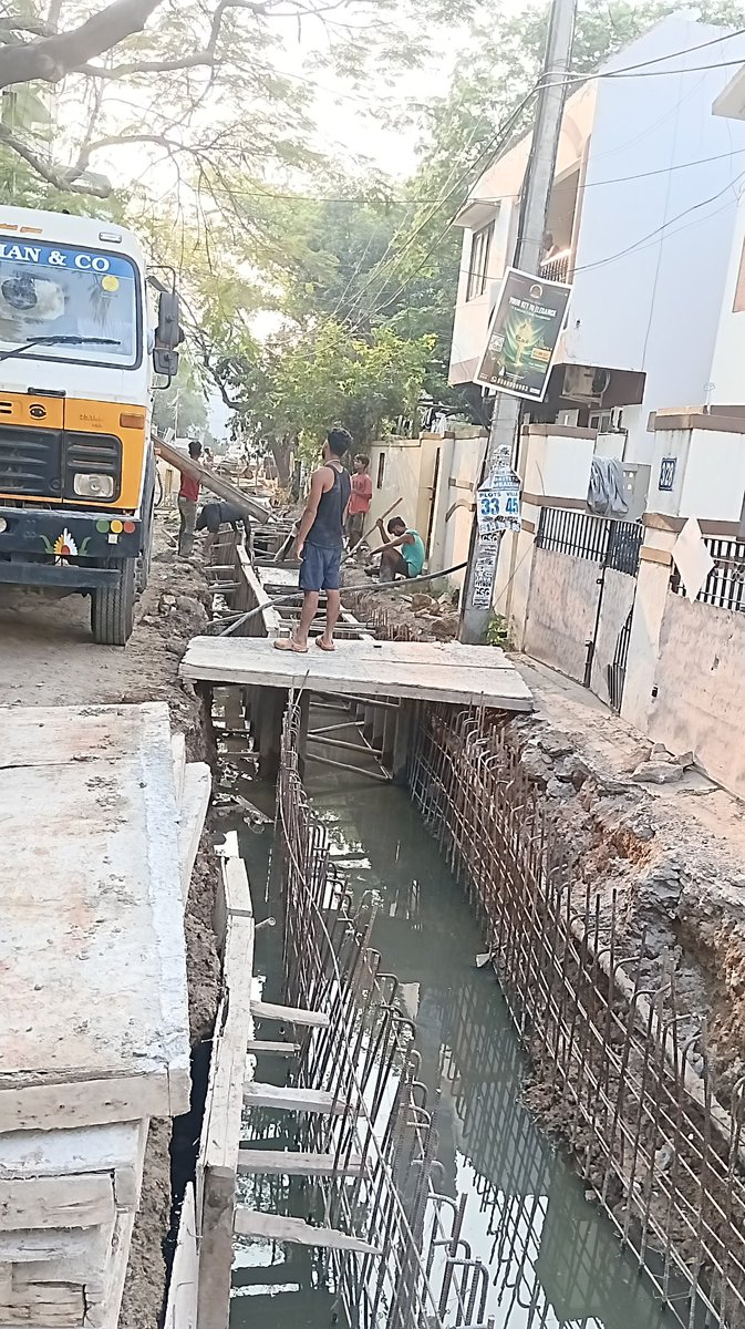 Shogun1947's tweet photo. @PriyarajanDMK @chennaicorp @CmcellTamilNadu @PrabhakarRaja88 Part 3 - very poor quality storm water drain construction. Concrete being poured on 1ft standing sewage water cement gets dissolved in water and is being pumped out weakening structure. Complete wastage of public money https://t.co/dJnqCznlxF
