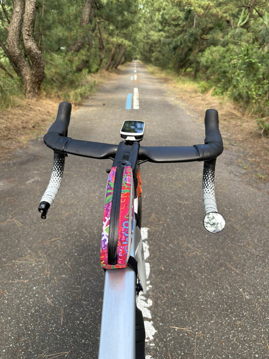 serfaiss's tweet image. ロードバイクで走行中の写真や映像をあげてる人が未だにいる。「4月からやめればいい」じゃない。今からしないよう習慣付けていかないと、うっかりやってしまいかねない。
スマホながら運転は絶対ダメ🙅