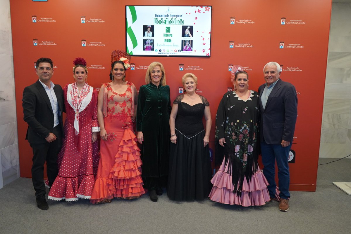 CastillejaCta's tweet image. 🥰 Las #artistas locales Yolanda Ravés, Patricia del Río, Maribel Rodríguez y Lola Salazar desplegaron su arte en un espectáculo, al que asistió la alcaldesa, Carmen Herrera, junto al delegado de #Cultura, Antonio de la Rosa, y concejale/as.
📸 👇🏻
flickr.com/gp/131622553@N…