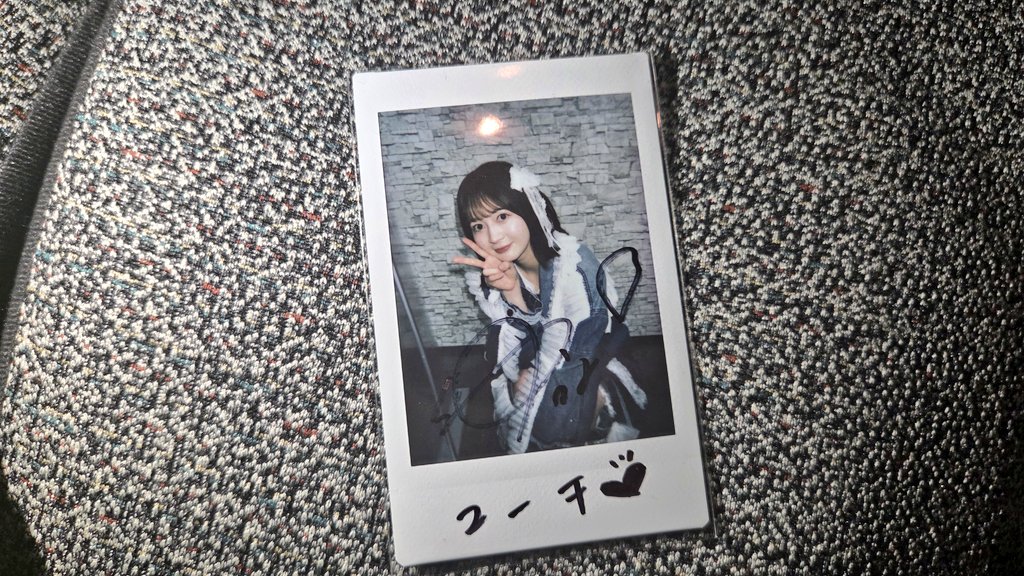 d∞llのラストリリイベ！ なかなか珍しい私物サインの特典会！ この前