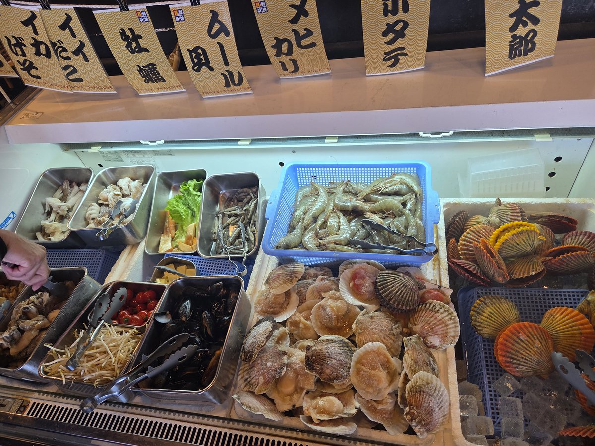 ε=(￣｡￣;)ﾌｩ
今日は朝から高知まで行ってきたぁ🚗³₃
海鮮いっぱい食べて🦐🐟🐚
あちこち行って疲れたぁ😩
帰りはシッカリ文旦1箱買って
芋けんぴも沢山買って帰宅🏠
お腹いっぱいで苦しい🥺
ハートピアで、さけさぶろーを連れ回そかな🙄