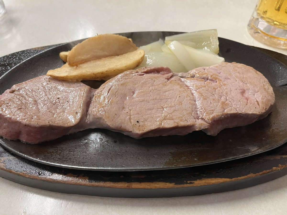 goriyan's tweet photo. 沖縄県那覇市西１丁目７−３ジャッキーステーキハウス。行列の店です。
テンダーロインミディアムレアLサイズを注文！
柔らか過ぎて歯が要らない位の柔らかさ！
ご馳走様でした。 https://t.co/t2NgCGXqGx