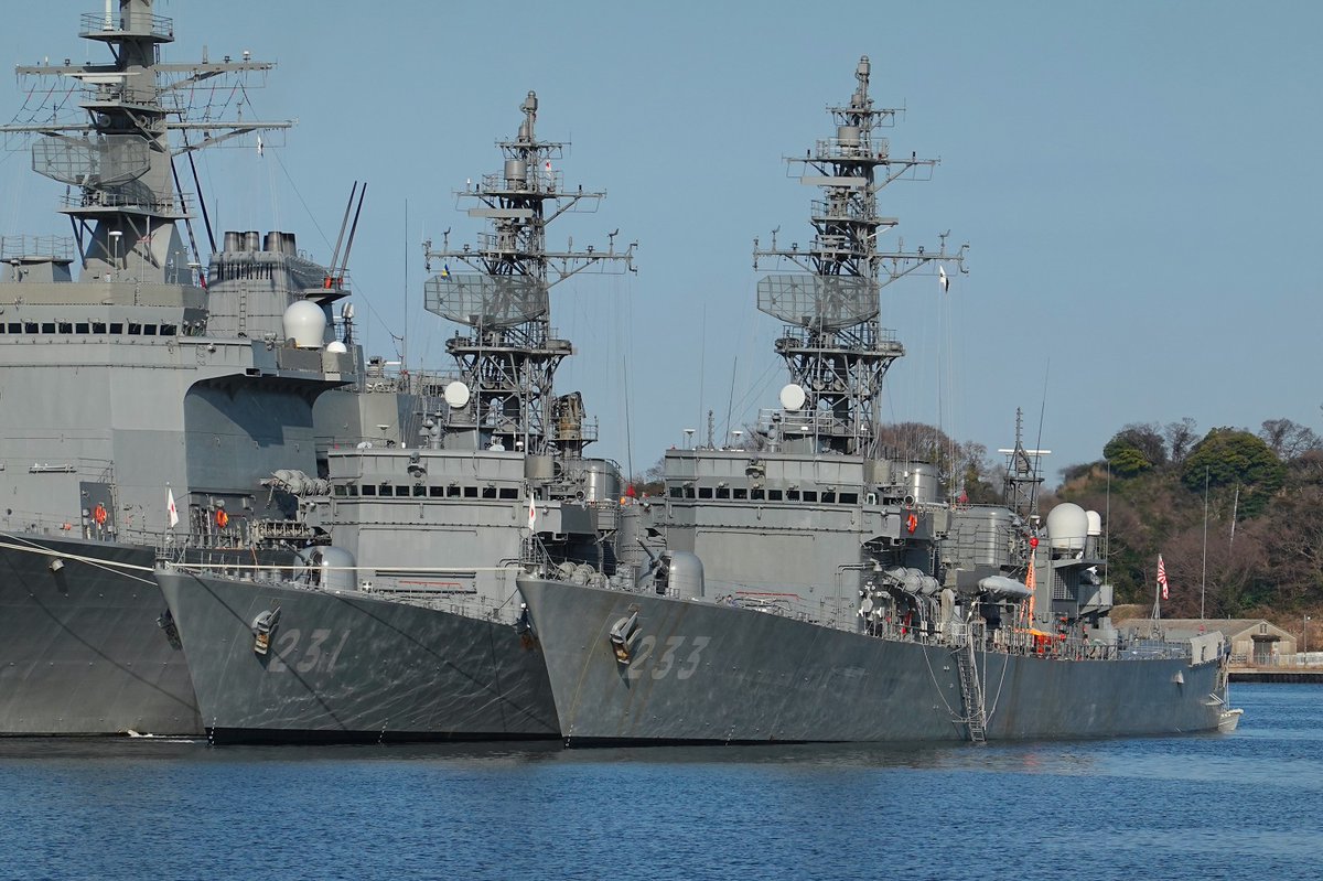 今日は第15護衛隊の護衛艦「おおよど」DE-231と「ちくま」DE-233が