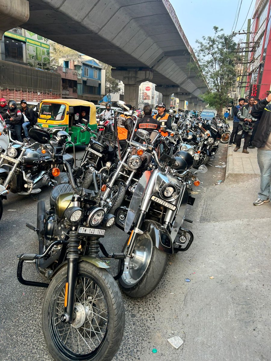 bengalurupost1's tweet photo. Thrilling Founders Day Ride alert! 🚀 🏍️

Over 90 Garden City Harley-Davidson bikes roared through Bengaluru from Garden City dealership Koramangala via Indiranagar, KR Puram, Marathahalli, Old Airport Rd, and Richmond Rd to gather at UB City’s Hotel Marriott on Vittal Mallya Rd. What a ride! 🏍️💨 

#HarleyDavidson 
#GardencityHD
#BengaluruRides #FoundersDay