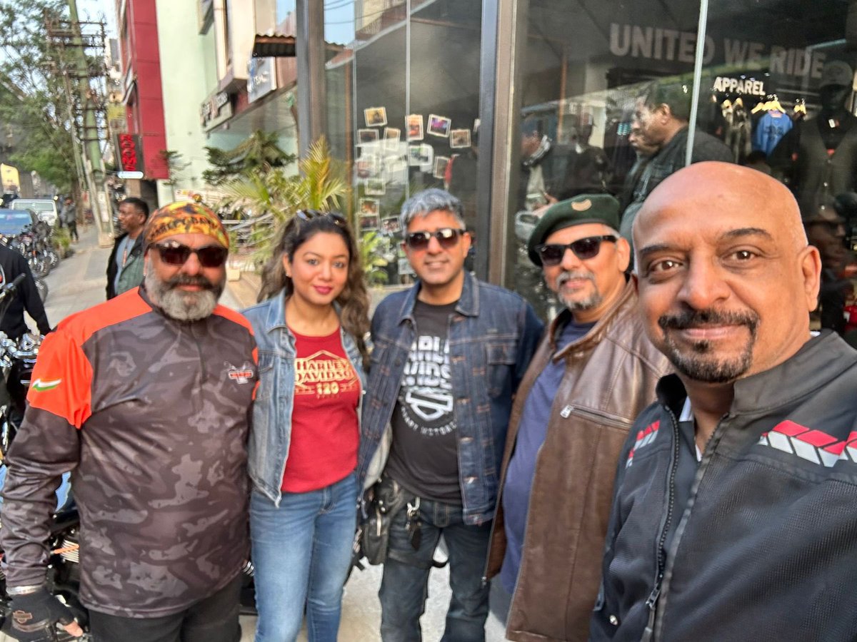 bengalurupost1's tweet photo. Thrilling Founders Day Ride alert! 🚀 🏍️

Over 90 Garden City Harley-Davidson bikes roared through Bengaluru from Garden City dealership Koramangala via Indiranagar, KR Puram, Marathahalli, Old Airport Rd, and Richmond Rd to gather at UB City’s Hotel Marriott on Vittal Mallya Rd. What a ride! 🏍️💨 

#HarleyDavidson 
#GardencityHD
#BengaluruRides #FoundersDay