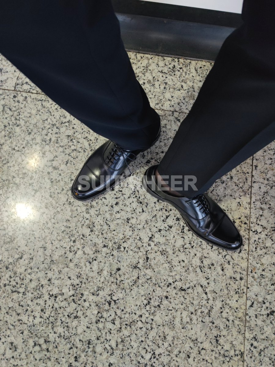 suitsheers's tweet photo. 休息日 #皮鞋丝袜 #正装控 #dom #广州正装 #深圳正装 #正装1S #正装SM https://t.co/YW8ztp616E