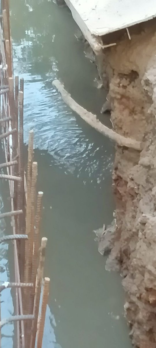 Shogun1947's tweet photo. @PriyarajanDMK @chennaicorp @CmcellTamilNadu @PrabhakarRaja88  Here are sewage leak videos/pictures. Pending for last 6 days and they are building drain on top and closing it without fixing sewage leak. https://t.co/GFu83WzWo0