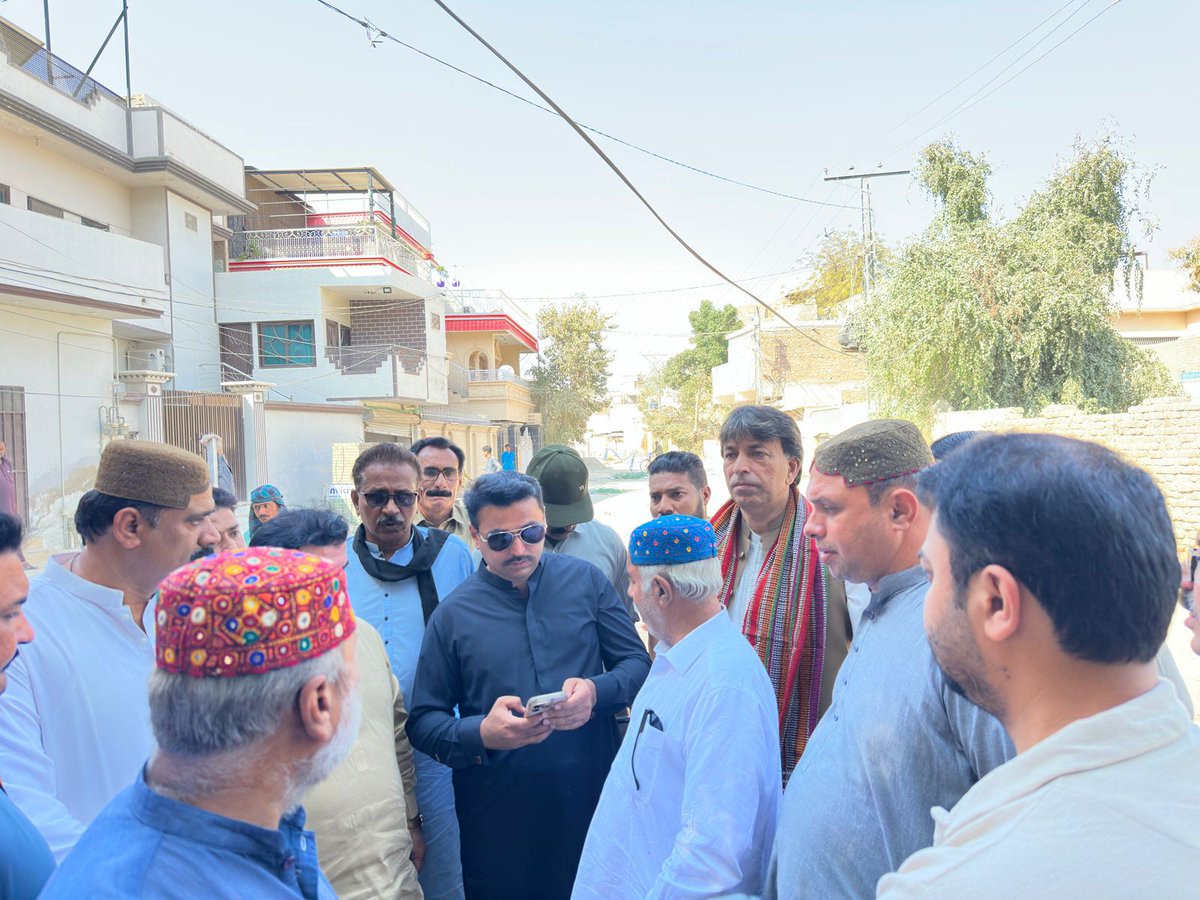ZuaidJunejo1's tweet photo. Mayor Hyderabad Mr @KashifShoroPPP inspected the ongoing road works from Jail Zubaida College Road to Gulistan-e-Fatima Housing Society and directed timely, quality completion for public convenience.
#HMCWorks https://t.co/5zHJm29T5K