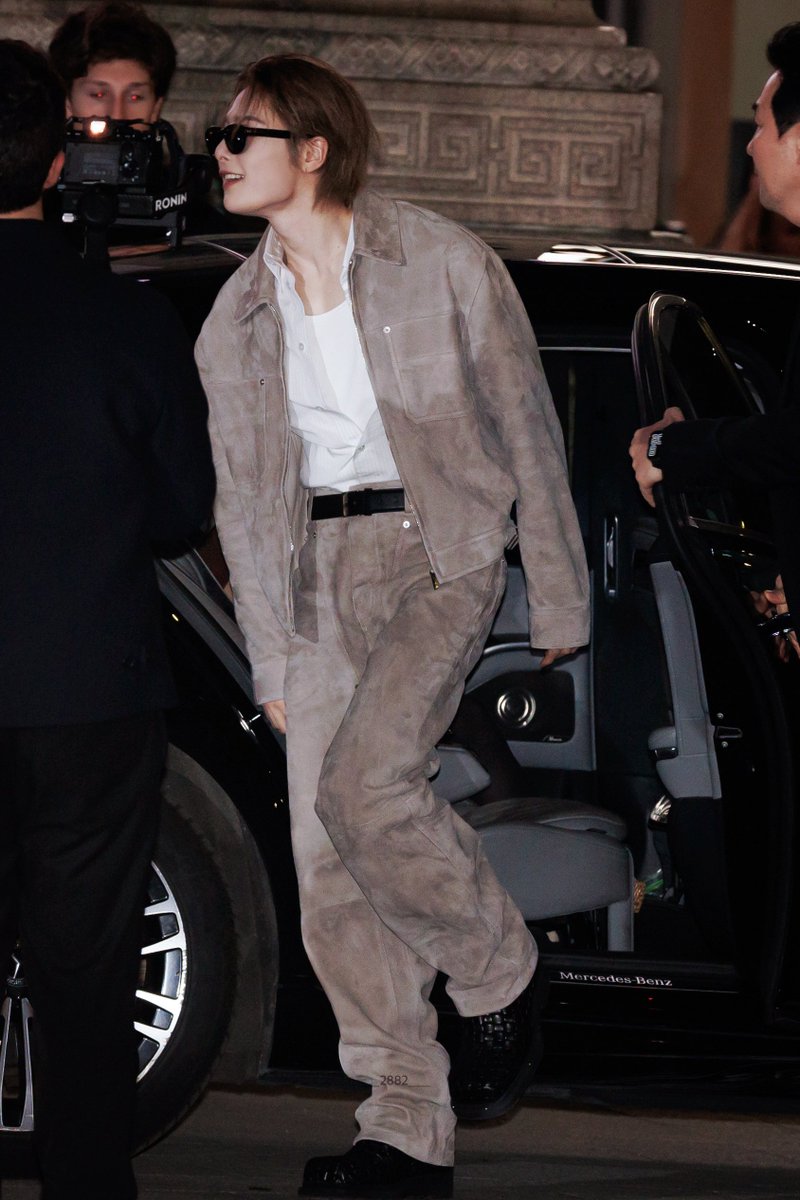 ___2882___ tweet media