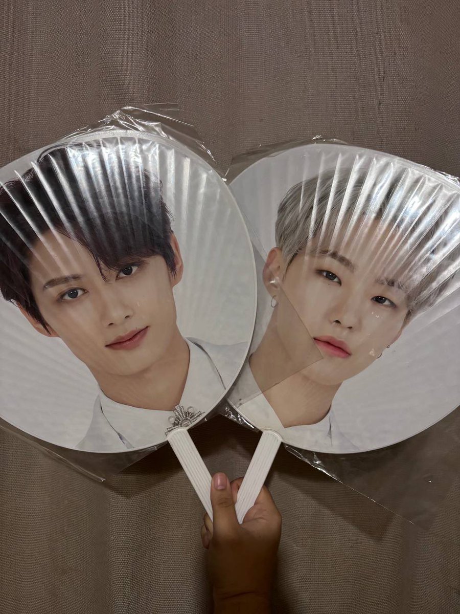 youngkkaye's tweet photo. WTS LFB SVT PH SEVENTEEN

hi guys! since malapit na concert #NEW_BULACAN baka may interested :> 

Uchiwa Japan Dome Tour white
~ sealed and official
~ 400 each
~ jeonghan, dk, jun, hoshi

t: picket jdt merch md scoups joshua wonwoo woozi the8 mingyu seungkwan vernon dino https://t.co/TBue0FW1Ct