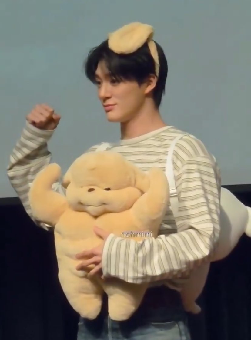 เจโน่น่ารักมกก ใส่ที่คาดผมหูม๋า อุ้มตุ๊กตา สะพานกระเป๋า แต่งตัวน่ารัก น่ารักไปหมด น่ารักที่สุดในโลกเลย ❨˃͈꙼ꡧ˂͈꙼❩ꧦ